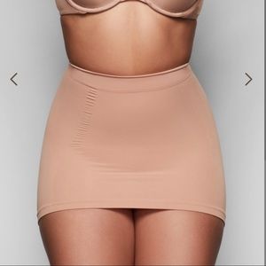 Skims skirt slip